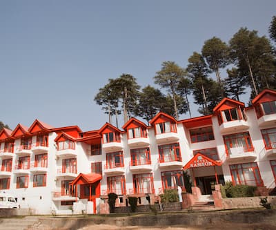 https://imgcld.yatra.com/ytimages/image/upload/t_hotel_yatra_city_desktop/v1391052917/Domestic Hotels/Hotels_Patnitop/Hotel Samson/Facade2~103.jpg